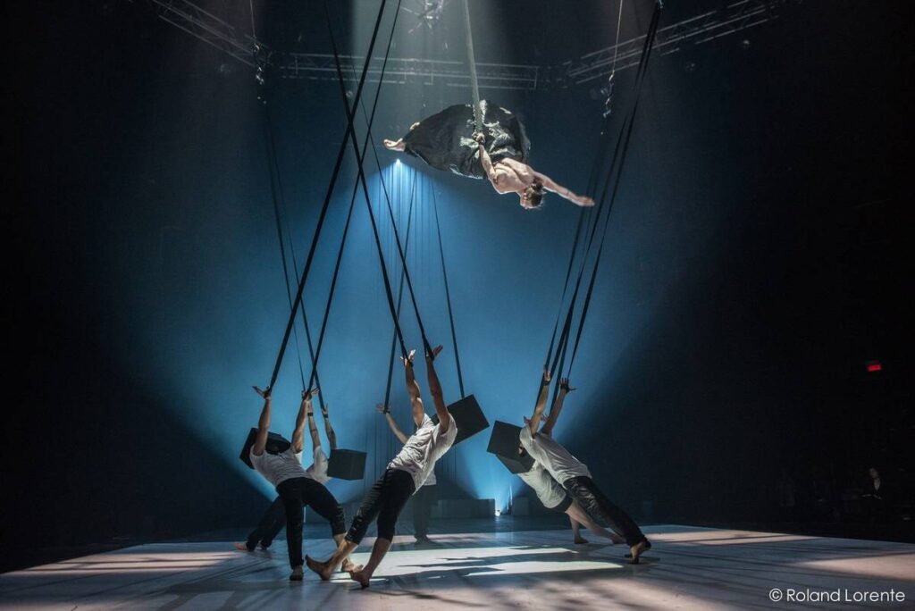 Spectacle de l'École nationale de cirque de Montréal "Les Étinceleurs" à la Tohu.