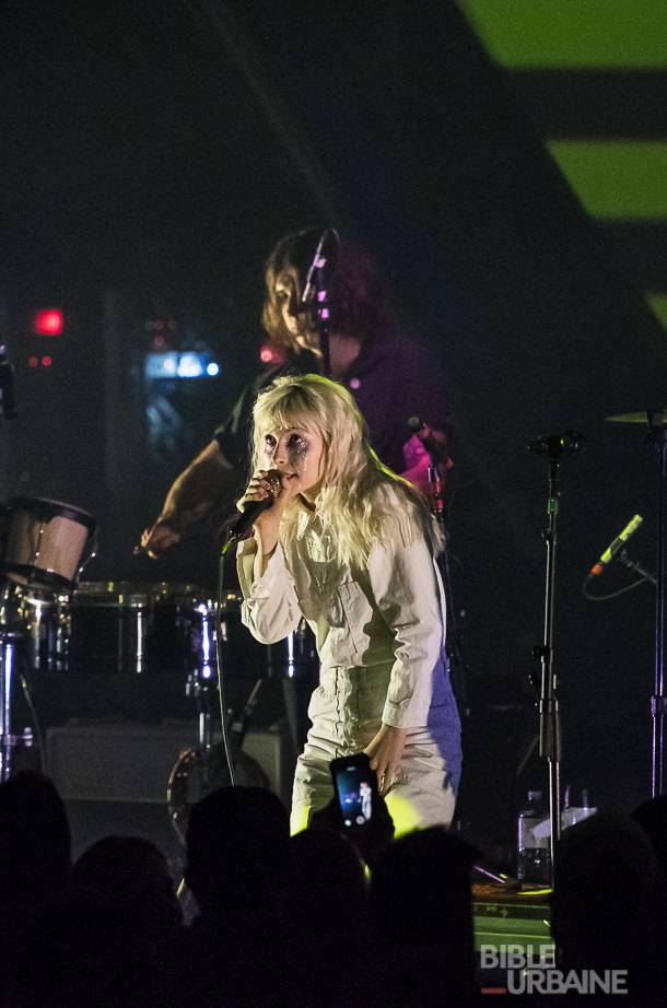 L’énergie d’Hayley Williams et sa bande de Paramore a enflammé le Théâtre St-Denis