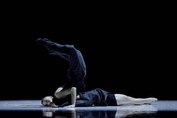 «Dance Me», un hommage à Leonard Cohen des Ballets Jazz de Montréal à la Place des Arts