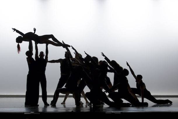 «Dance Me», un hommage à Leonard Cohen des Ballets Jazz de Montréal à la Place des Arts