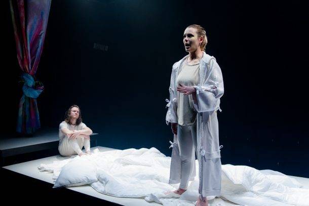 «Déterrer les os» dans une adaptation scénique de Gabrielle Lessard au Centre du Théâtre d’Aujourd’hui