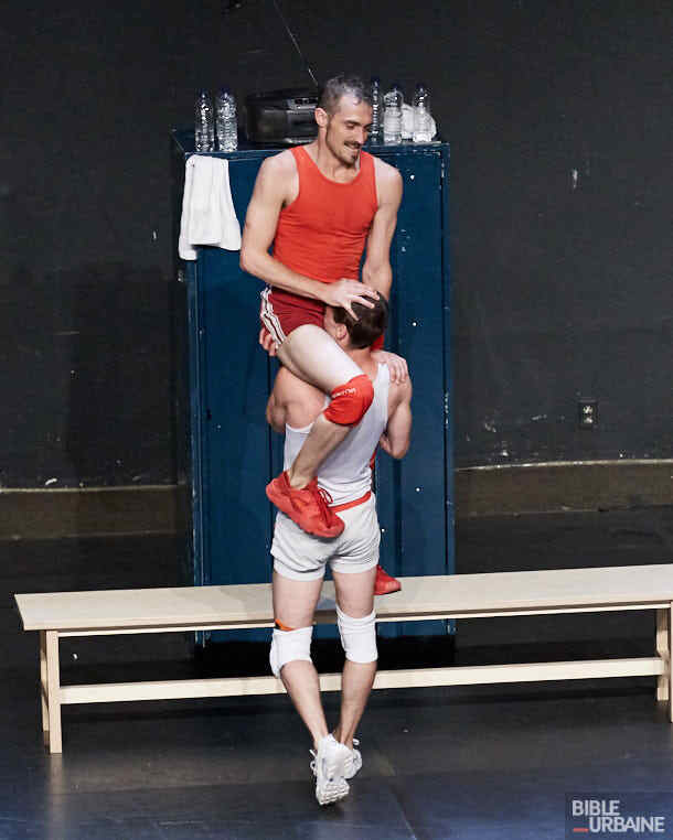 «Poyo Rojo» à Montréal Complètement Cirque: le combat de la séduction