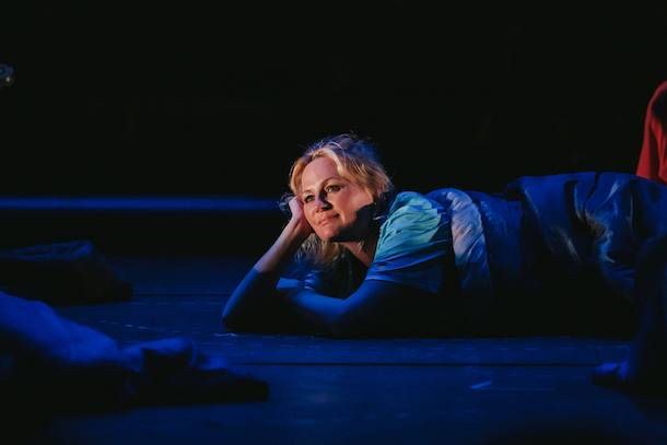 «Je me soulève» dans une mise en scène de Gabrielle Côté et Véronique Côté au Théâtre du Trident