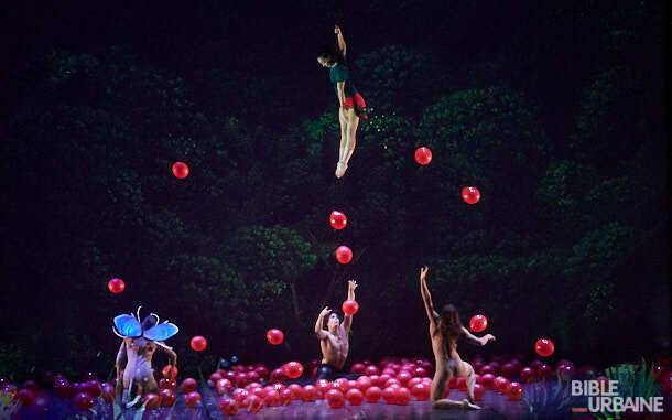 «Bosch Dreams» des 7 Doigts lors du festival Montréal Complètement Cirque