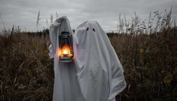 7 suggestions de romans à suspense pour vivre une Halloween étrangement inquiétante