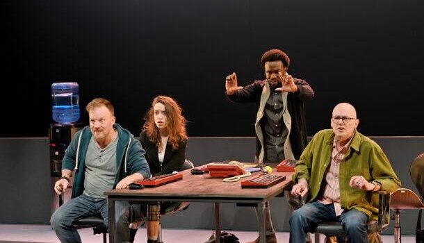 «Dix quatre» au Théâtre La Licorne, dans une mise en scène de Didier Lucien: rire en se conscientisant