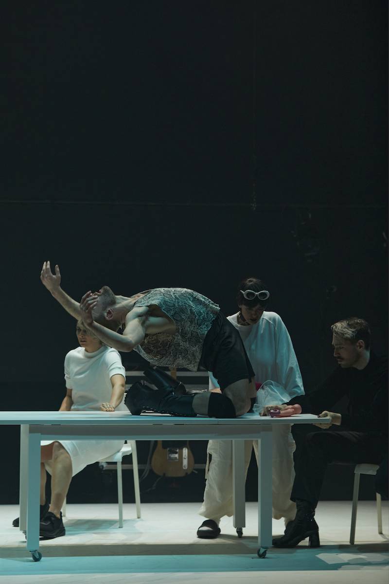 «Pisser debout sans lever sa jupe» d’Olivier Arteau au Centre du Théâtre d’Aujourd’hui