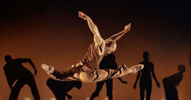 Les Ballets Jazz Montréal s’offrent une programmation triple avec «ESSENCE» à la Place des Arts