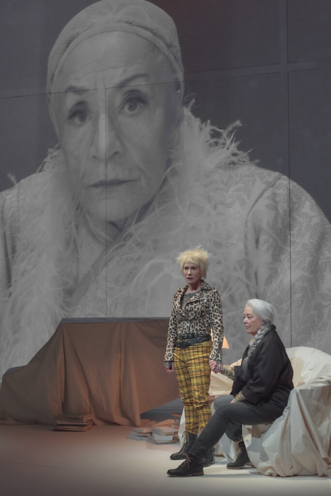 «Un cœur habité de mille voix» dans une mise en scène de Denis Marleau et Stéphanie Jasmin au Théâtre ESPACE GO