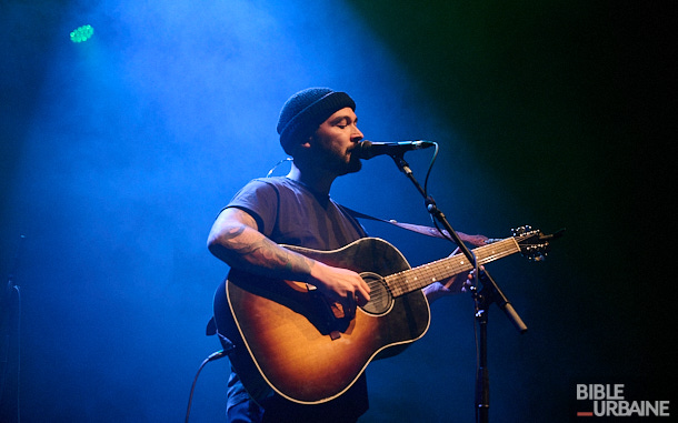 L’auteur-compositeur-interprète folk australien Ziggy Alberts et ses douces harmonies estivales