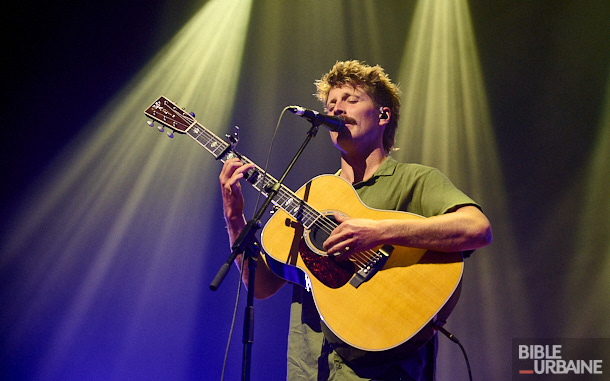 L’auteur-compositeur-interprète folk australien Ziggy Alberts et ses douces harmonies estivales