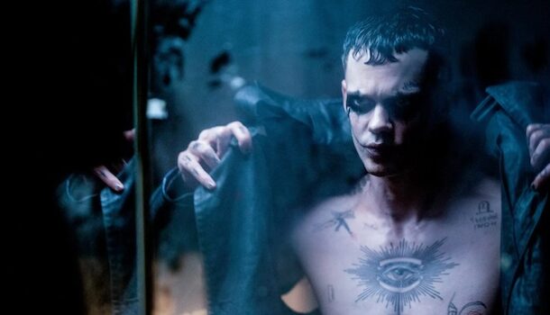 «The Crow» (Le corbeau), mettant en vedette Bill Skarsgård et FKA twigs, en salle dès le 23 août