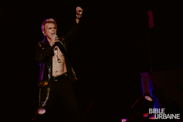 Billy Idol en concert au Centre Bell de Montréal: une légende vivante du rock rebelle