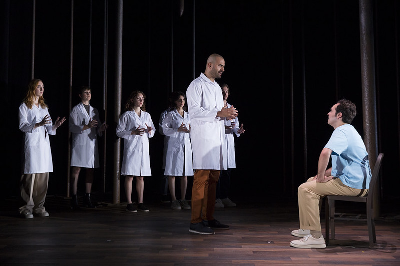 «Faire le bien» de François Archambault et Gabrielle Chapdelaine au Théâtre du Rideau Vert