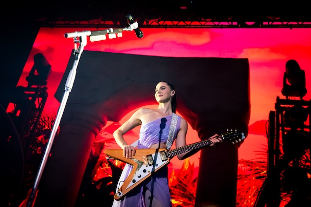 Une célébration festive et exotique à souhait: Sofi Tukker au MTELUS lors de la tournée «BREAD»