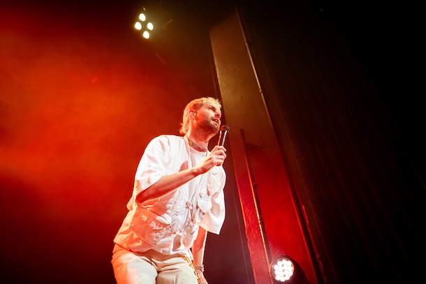 Une célébration festive et exotique à souhait: Sofi Tukker au MTELUS lors de la tournée «BREAD»