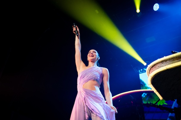 Une célébration festive et exotique à souhait: Sofi Tukker au MTELUS lors de la tournée «BREAD»