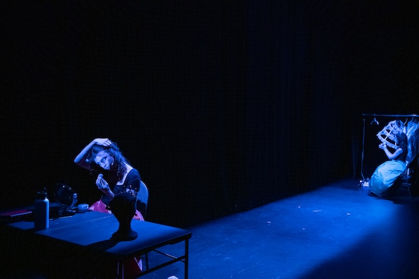 «Découronné∙e∙s», mettant en vedette Caroline Bélisle et Xenia Gould, au Théâtre Périscope