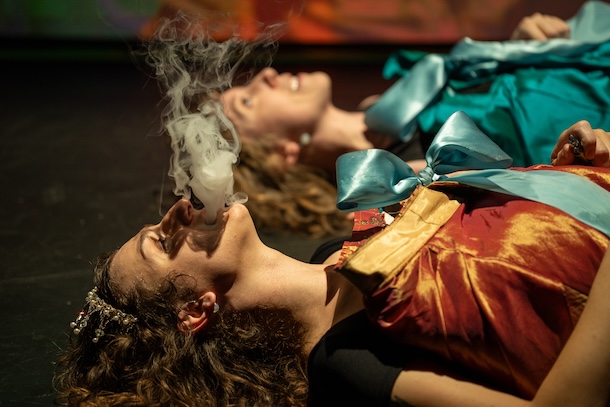 «Découronné∙e∙s», mettant en vedette Caroline Bélisle et Xenia Gould, au Théâtre Périscope