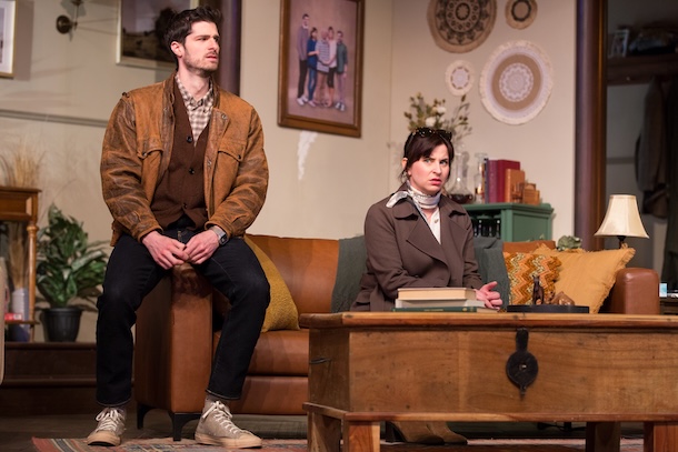 «Chers parents», une comédie mordante et captivante à l&rsquo;affiche du Théâtre du Rideau Vert jusqu’au 1er juin