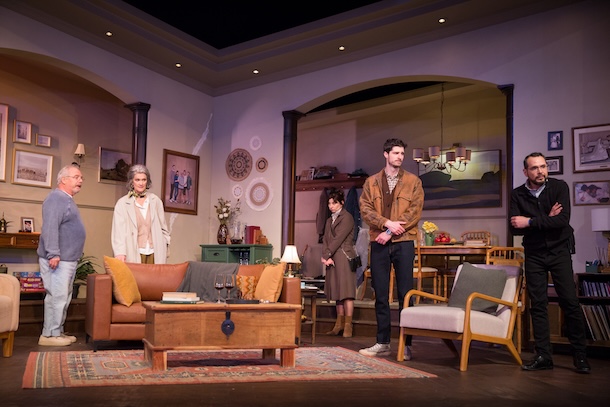 «Chers parents», une comédie mordante et captivante à l&rsquo;affiche du Théâtre du Rideau Vert jusqu’au 1er juin