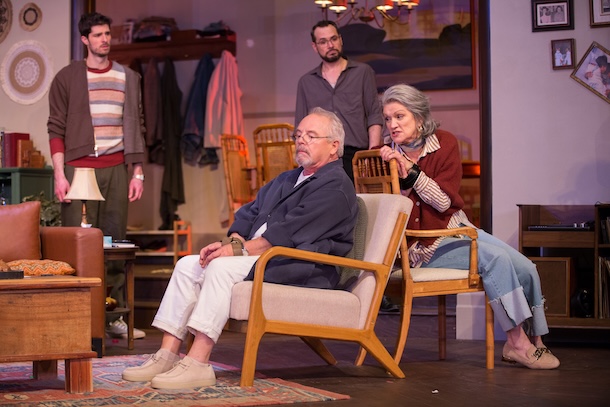 «Chers parents», une comédie mordante et captivante à l&rsquo;affiche du Théâtre du Rideau Vert jusqu’au 1er juin