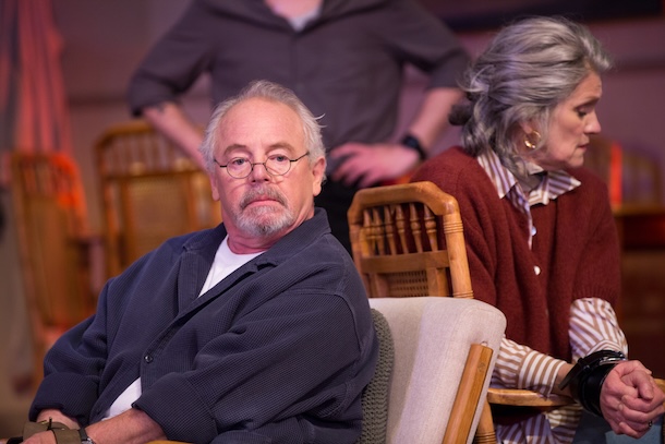 «Chers parents», une comédie mordante et captivante à l&rsquo;affiche du Théâtre du Rideau Vert jusqu’au 1er juin