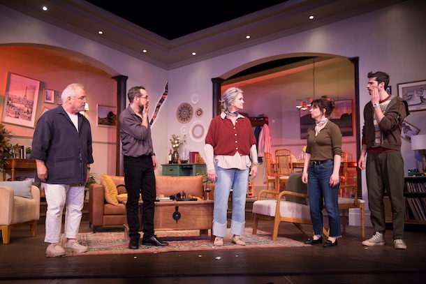 «Chers parents», une comédie mordante et captivante à l&rsquo;affiche du Théâtre du Rideau Vert jusqu’au 1er juin