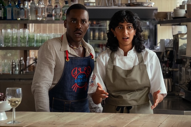 «The Roses» de Jay Roach: une réadaptation divertissante qui vaut le déplacement