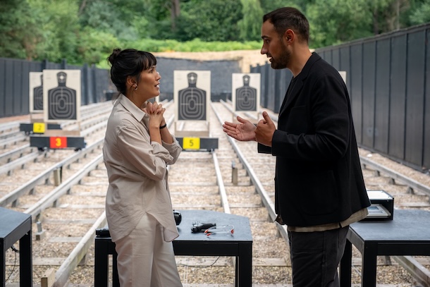 «The Roses» de Jay Roach: une réadaptation divertissante qui vaut le déplacement