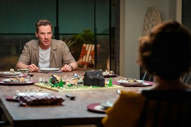 «The Roses» de Jay Roach: une réadaptation divertissante qui vaut le déplacement