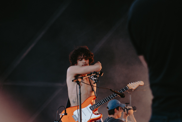 Un vendredi à Osheaga 2025 avec The Struts, FINNEAS, Dominic Fike, Glass Animals et The Killers