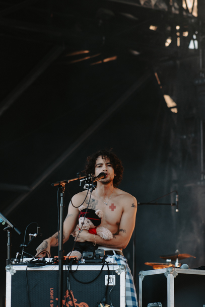 Un vendredi à Osheaga 2025 avec The Struts, FINNEAS, Dominic Fike, Glass Animals et The Killers