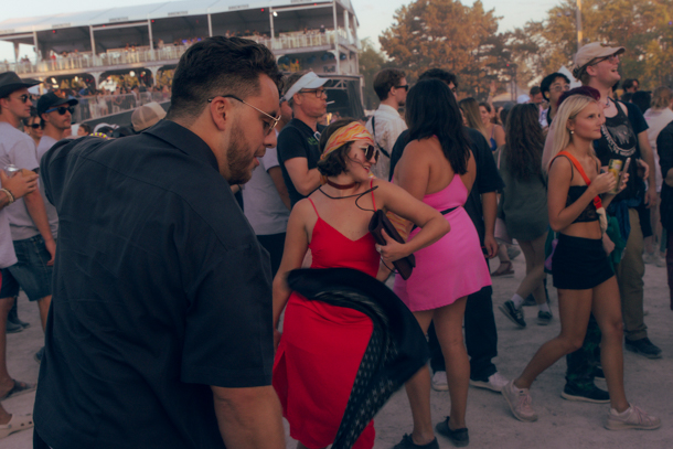 Un vendredi à Osheaga 2025 avec The Struts, FINNEAS, Dominic Fike, Glass Animals et The Killers
