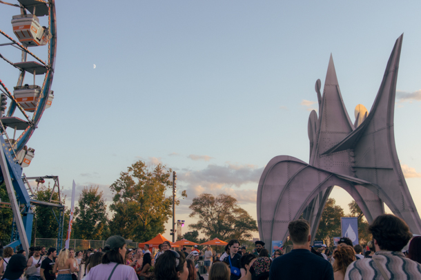 Un vendredi à Osheaga 2025 avec The Struts, FINNEAS, Dominic Fike, Glass Animals et The Killers