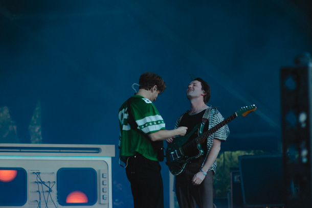 Un vendredi à Osheaga 2025 avec The Struts, FINNEAS, Dominic Fike, Glass Animals et The Killers
