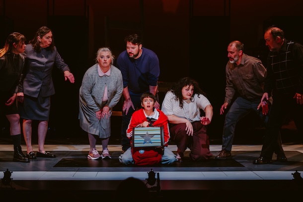 Critique-Bizarre-incident-chien-nuit-Theatre-Trident-16