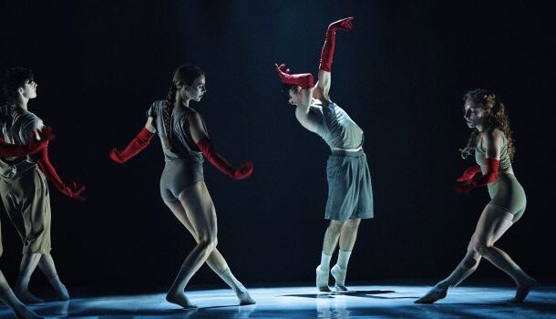 «Burn Baby, Burn» au Théâtre Maisonneuve de la Place des Arts: un spectacle ardent signé Guillaume Côté