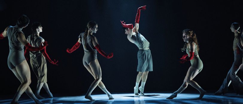 critique-Burn Baby, Burn_photo-Sasha Onyshchenko-04