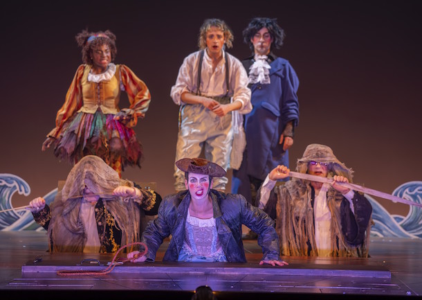 «Candide» de Voltaire au Théâtre Denise-Pelletier: un tintamarre flamboyant