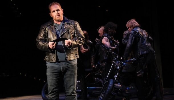 «Macbeth», dans une mise en scène de Robert Lepage, au TNM: Shakespeare 2.0, entre motos et poésie