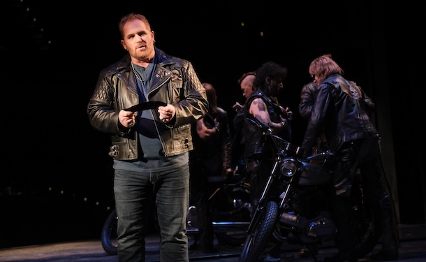 «Macbeth», dans une mise en scène de Robert Lepage, au TNM: Shakespeare 2.0, entre motos et poésie