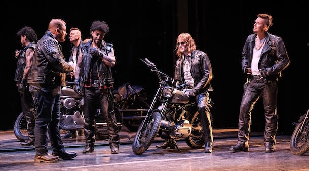 «Macbeth», dans une mise en scène de Robert Lepage, au TNM: Shakespeare 2.0, entre motos et poésie