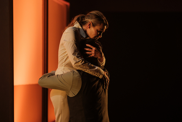 «Boîte noire» au Théâtre Duceppe: l&rsquo;IA, le carnage de l&rsquo;âme