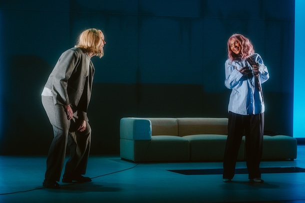 «Hamlet» de Shakespeare au Théâtre du Trident: quand la vérité vacille dans un laboratoire de pouvoir