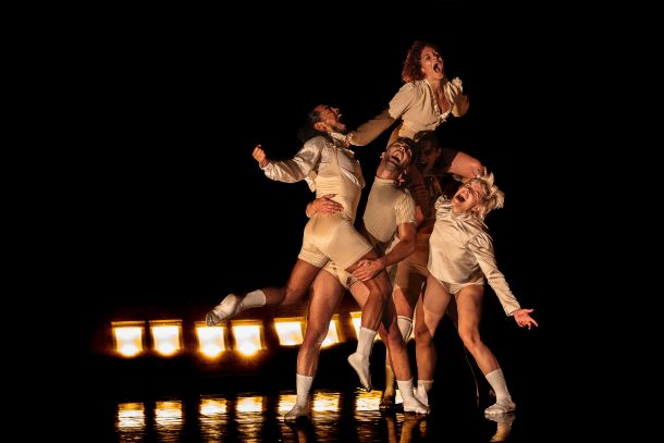 «Sans quoi nous crèverons» à la Place des Arts: une percutante création par Virginie Brunelle
