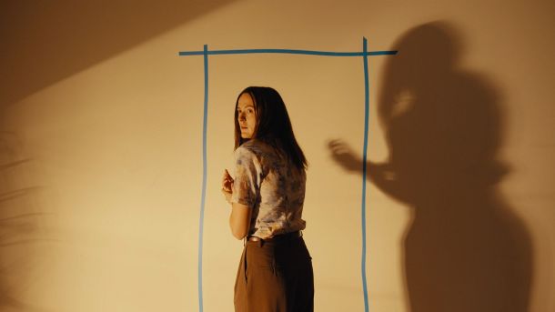 «Backrooms» de Kane Parsons révèle un univers inquiétant dont il est impossible de s&rsquo;échapper